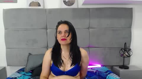 Snapshot of laura_hotties chatting on February 22, 2025, 4:51 pm laura hotties online show from February 22, 2025, 4:51 pm