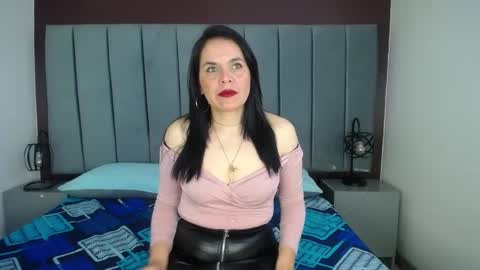 Snapshot of laura_hotties chatting on February 26, 2025, 1:19 pm laura hotties online show from February 26, 2025, 1:19 pm