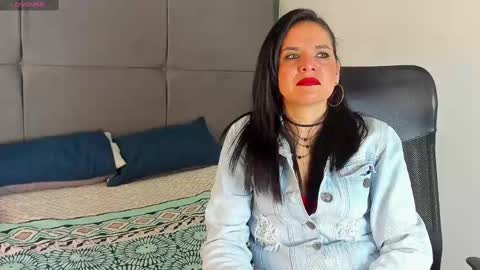 Snapshot of laura_hotties chatting on March 12, 2025, 1:08 pm laura hotties online show from March 12, 2025, 1:08 pm