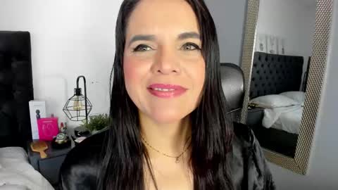 Snapshot of laura_hotties chatting on March 3, 2026, 1:06 pm laura hotties online show from March 3, 2026, 1:06 pm