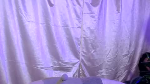 Snapshot of laura_pink01 chatting on March 2, 2025, 3:45 am laura_pink01 online show from March 2, 2025, 3:45 am