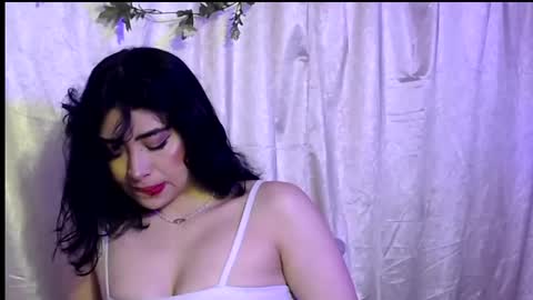 Snapshot of laura_pink01 chatting on March 8, 2025, 12:00 am laura_pink01 online show from March 8, 2025, 12:00 am