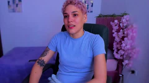 Laura Rose online show from December 16, 2025, 1:10 am