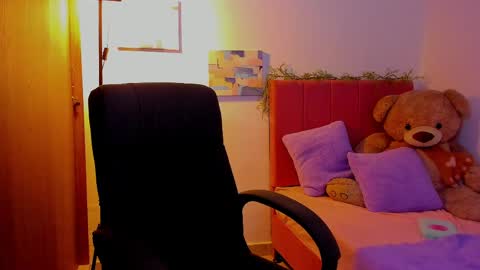 Laura Rose online show from April 1, 2026, 5:43 pm