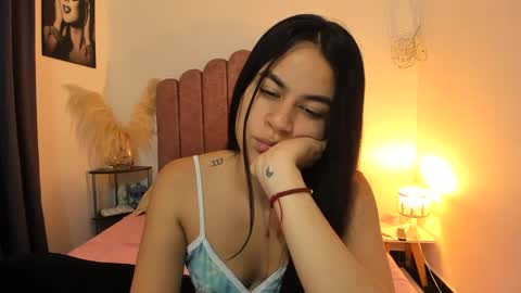 Snapshot of laura_soe chatting on December 21, 2024, 2:15 pm LAURA SOE online show from December 21, 2024, 2:15 pm