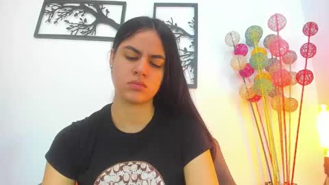 Snapshot of laura_soe chatting on January 21, 2025, 1:32 pm LAURA SOE online show from January 21, 2025, 1:32 pm