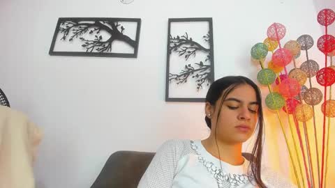 Snapshot of laura_soe chatting on February 2, 2025, 1:30 pm LAURA SOE online show from February 2, 2025, 1:30 pm