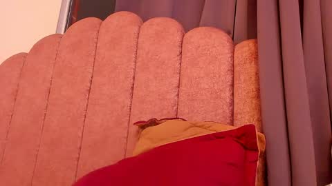 LAURA SOE online show from April 17, 2026, 1:08 am