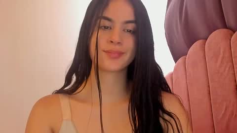 Snapshot of laura_soe chatting on April 26, 2026, 7:00 pm LAURA SOE online show from April 26, 2026, 7:00 pm