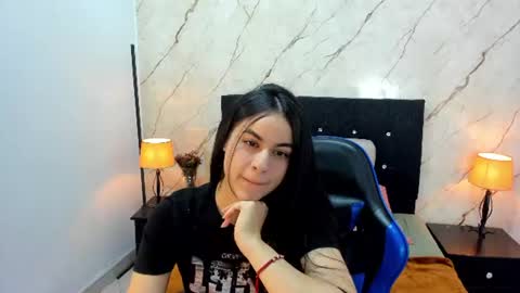 Snapshot of laura_soe chatting on June 29, 2026, 7:25 pm LAURA SOE online show from June 29, 2026, 7:25 pm