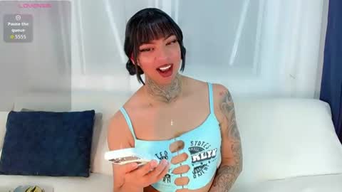 Snapshot of laura_sweet7 chatting on July 15, 2026, 6:40 am Laura online show from July 15, 2026, 6:40 am