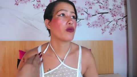 Snapshot of laura_torress chatting on June 27, 2026, 2:49 am Laura online show from June 27, 2026, 2:49 am