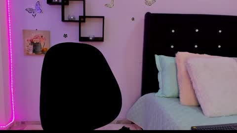 Laura Blue online show from January 25, 2025, 12:17 am