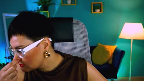 lauradavidsons online show from November 16, 2025, 6:35 pm