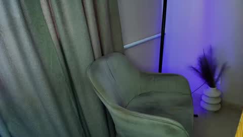 Snapshot of lauramartix chatting on July 10, 2026, 8:18 am Leila Libertas online show from July 10, 2026, 8:18 am