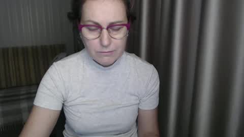 Lauraoven1 online show from January 13, 2025, 9:19 am