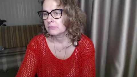 Lauraoven1 online show from January 19, 2025, 5:39 pm