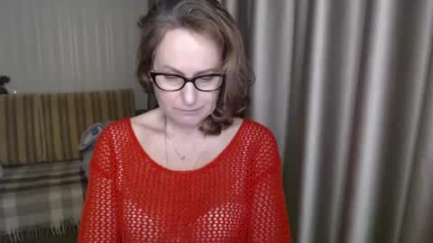Lauraoven1 online show from February 11, 2025, 2:57 pm