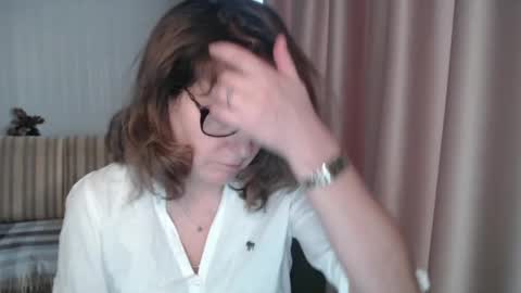 Lauraoven1 online show from February 23, 2025, 1:53 pm