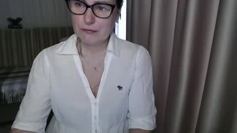 Lauraoven1 online show from March 7, 2025, 7:41 am