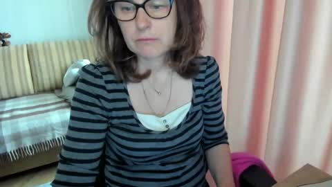 Snapshot of lauraoven1 chatting on May 3, 2026, 9:59 am Lauraoven1 online show from May 3, 2026, 9:59 am