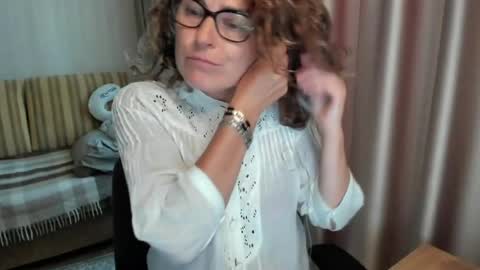 Snapshot of lauraoven1 chatting on July 12, 2026, 12:51 pm Lauraoven1 online show from July 12, 2026, 12:51 pm