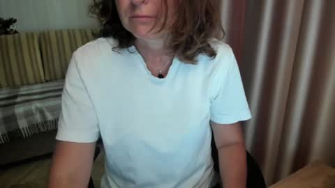 Snapshot of lauraoven1 chatting on July 28, 2026, 9:59 am Lauraoven1 online show from July 28, 2026, 9:59 am