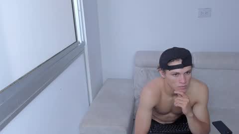 Laureent online show from February 24, 2025, 9:20 pm