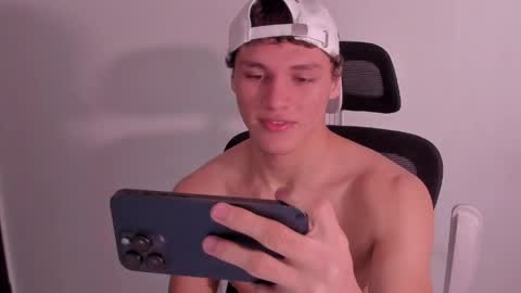 Laureent online show from April 10, 2026, 7:29 pm