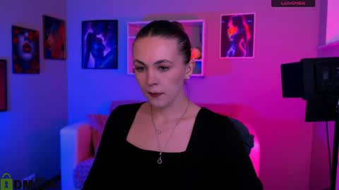 Snapshot of laurenmurrr chatting on April 25, 2026, 9:12 am Laure online show from April 25, 2026, 9:12 am