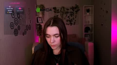 Snapshot of laurenmurrr chatting on May 15, 2026, 9:27 am Laure online show from May 15, 2026, 9:27 am