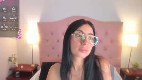 laurenn_smitth online show from March 5, 2025, 1:17 pm