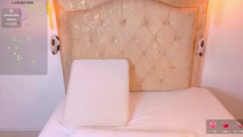 Snapshot of laurenn_smitth chatting on June 15, 2026, 1:35 pm laurenn_smitth online show from June 15, 2026, 1:35 pm