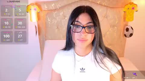 Snapshot of laurenn_smitth chatting on June 18, 2026, 12:42 pm laurenn_smitth online show from June 18, 2026, 12:42 pm