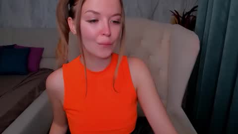 laurennhill online show from September 29, 2025, 12:16 am