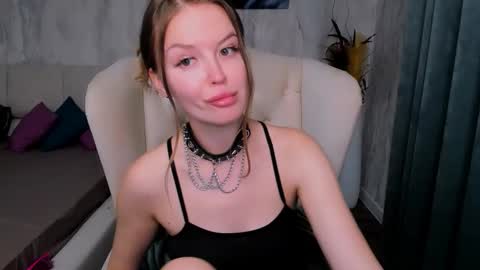 laurennhill online show from October 7, 2025, 12:30 am