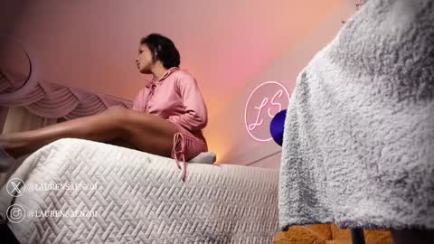 Lauren Saenz online show from January 31, 2025, 12:07 pm