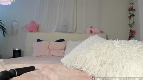 Snapshot of laurenxcros chatting on February 11, 2026, 8:03 pm Lauren online show from February 11, 2026, 8:03 pm