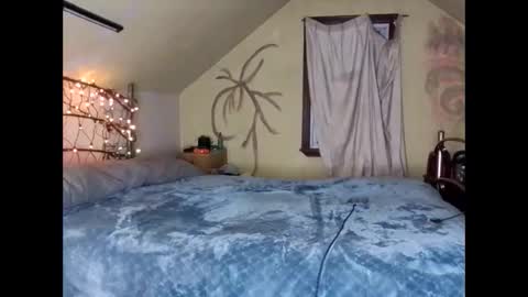 Lauren online show from March 7, 2025, 1:42 am