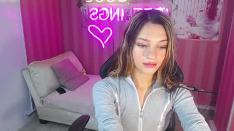 Laurita  online show from December 28, 2024, 8:04 pm