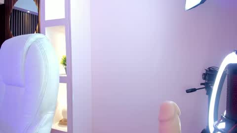 Lau Roberts online show from March 12, 2025, 7:13 am