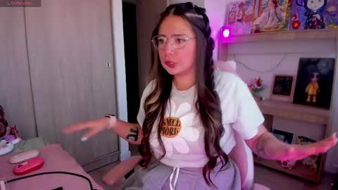 Snapshot of lauu_r chatting on May 6, 2026, 10:48 pm online show from May 6, 2026, 10:48 pm