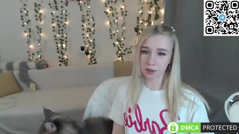 Snapshot of lavinell chatting on January 24, 2025, 8:22 pm Mia online show from January 24, 2025, 8:22 pm