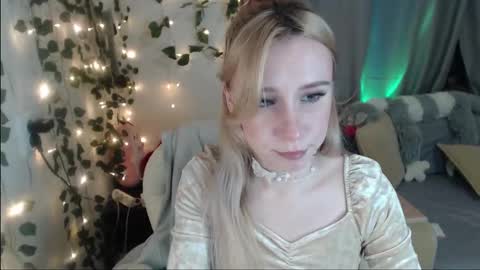 Snapshot of lavinell chatting on March 4, 2025, 10:38 pm Mia online show from March 4, 2025, 10:38 pm