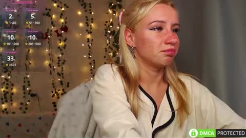 Snapshot of lavinell chatting on October 21, 2025, 9:26 pm Mia online show from October 21, 2025, 9:26 pm