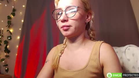 Mia online show from March 16, 2026, 12:42 pm