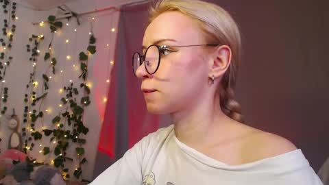 Mia online show from March 31, 2026, 10:48 am