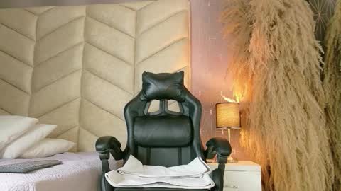 laya online show from November 20, 2025, 4:01 am