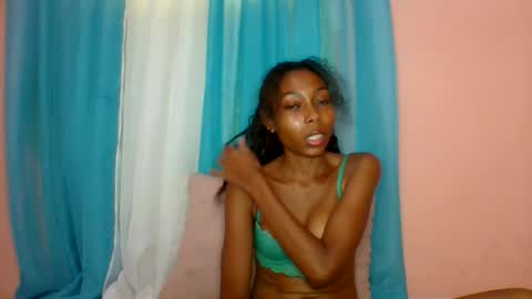 Snapshot of layannek chatting on June 27, 2026, 7:02 am layannek online show from June 27, 2026, 7:02 am