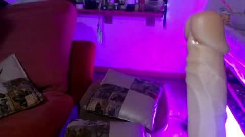 Snapshot of laye19 chatting on December 3, 2024, 9:00 am Laye19 online show from December 3, 2024, 9:00 am